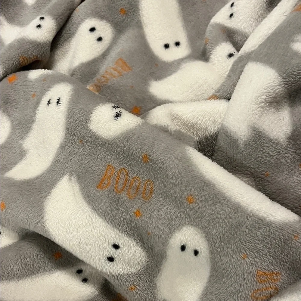 Hyde & EEK! snuggle up
